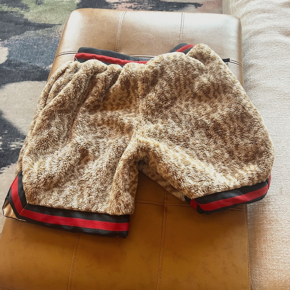 Nike Premium Faux Fur Basketball Shorts. DQ6176 Size M RARE NWT